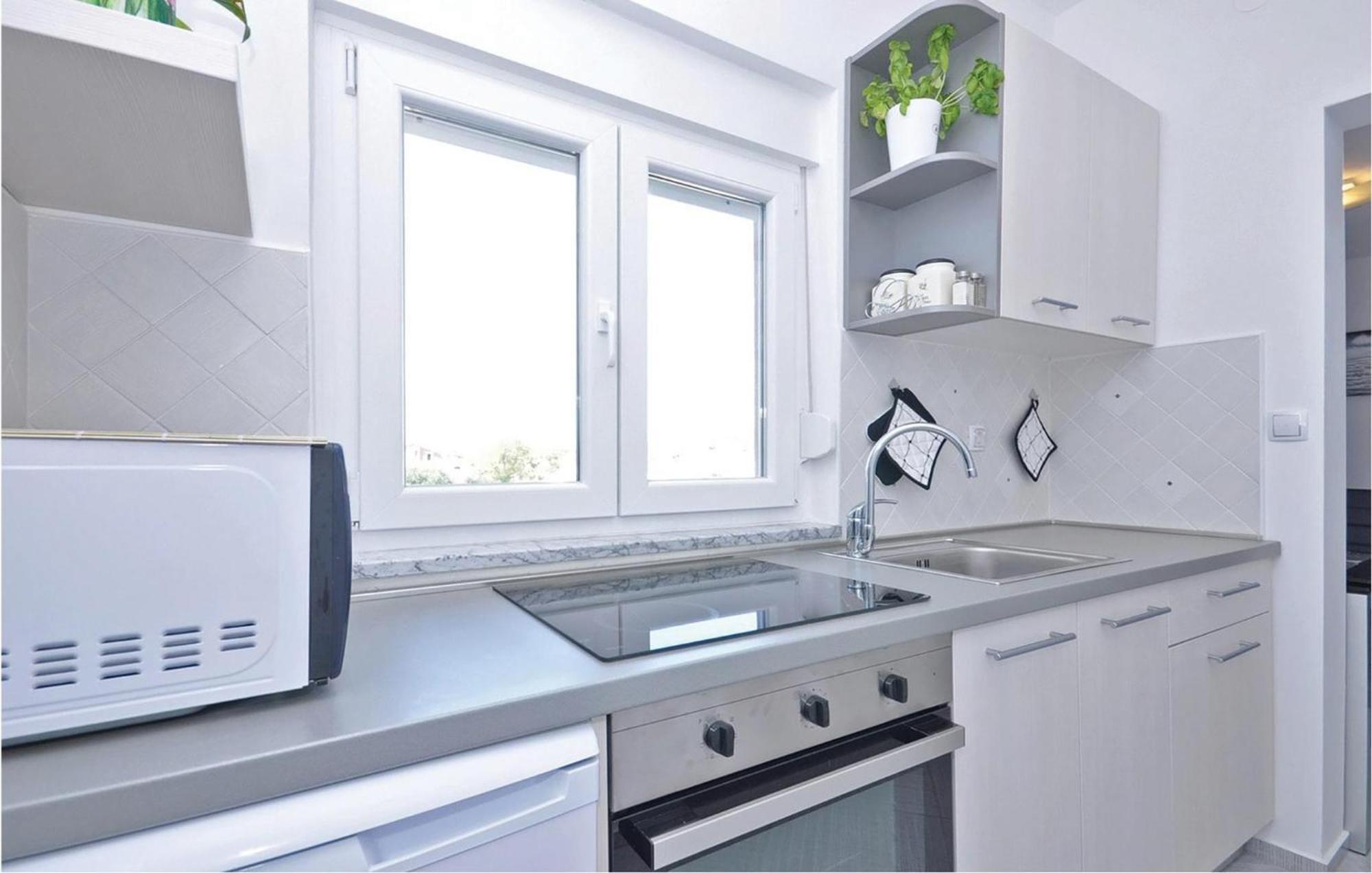 1 Bedroom Cozy Apartment In ビビニェ エクステリア 写真